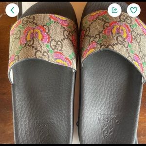 Girls Gucci slides